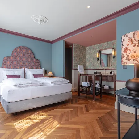 Palace 4*