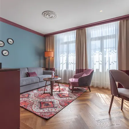 Отель Palace 4*
