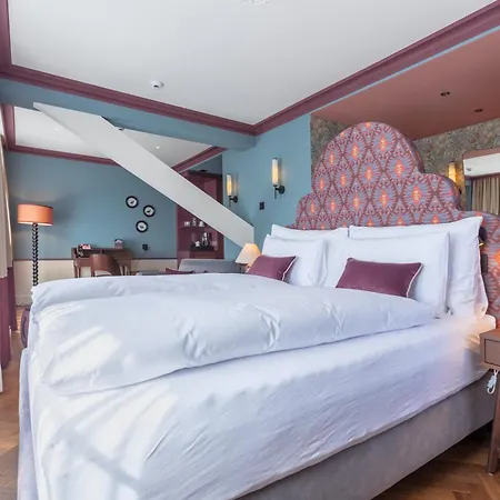 Palace 4*