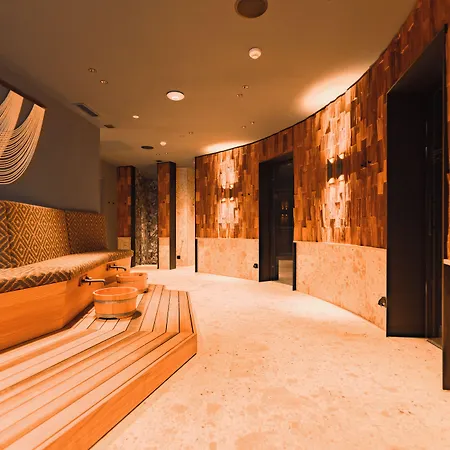 Palace 4*